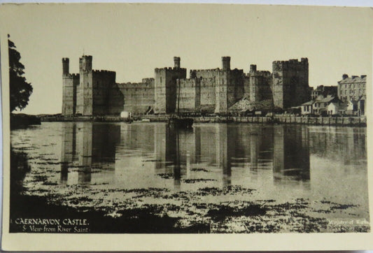 Old Postcard of Caernarvon Castle  -  Ref : 1012