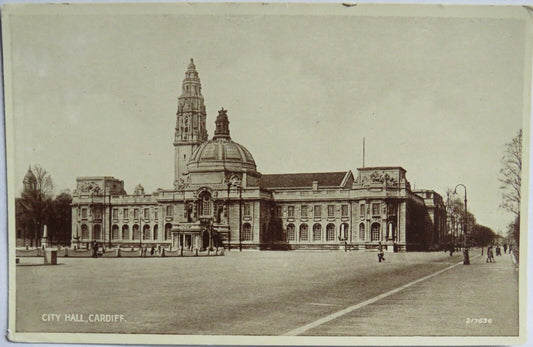 Old Postcard of City Hall, Cardiff  - Ref : 1011