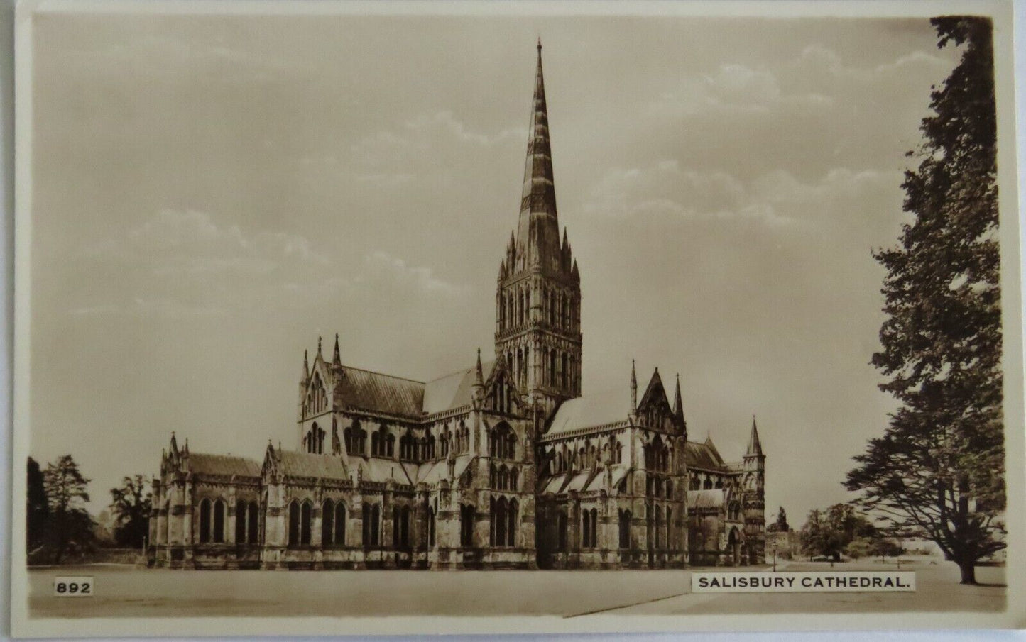 Old Postcard of Salisbury Cathedral - Ref : 1042