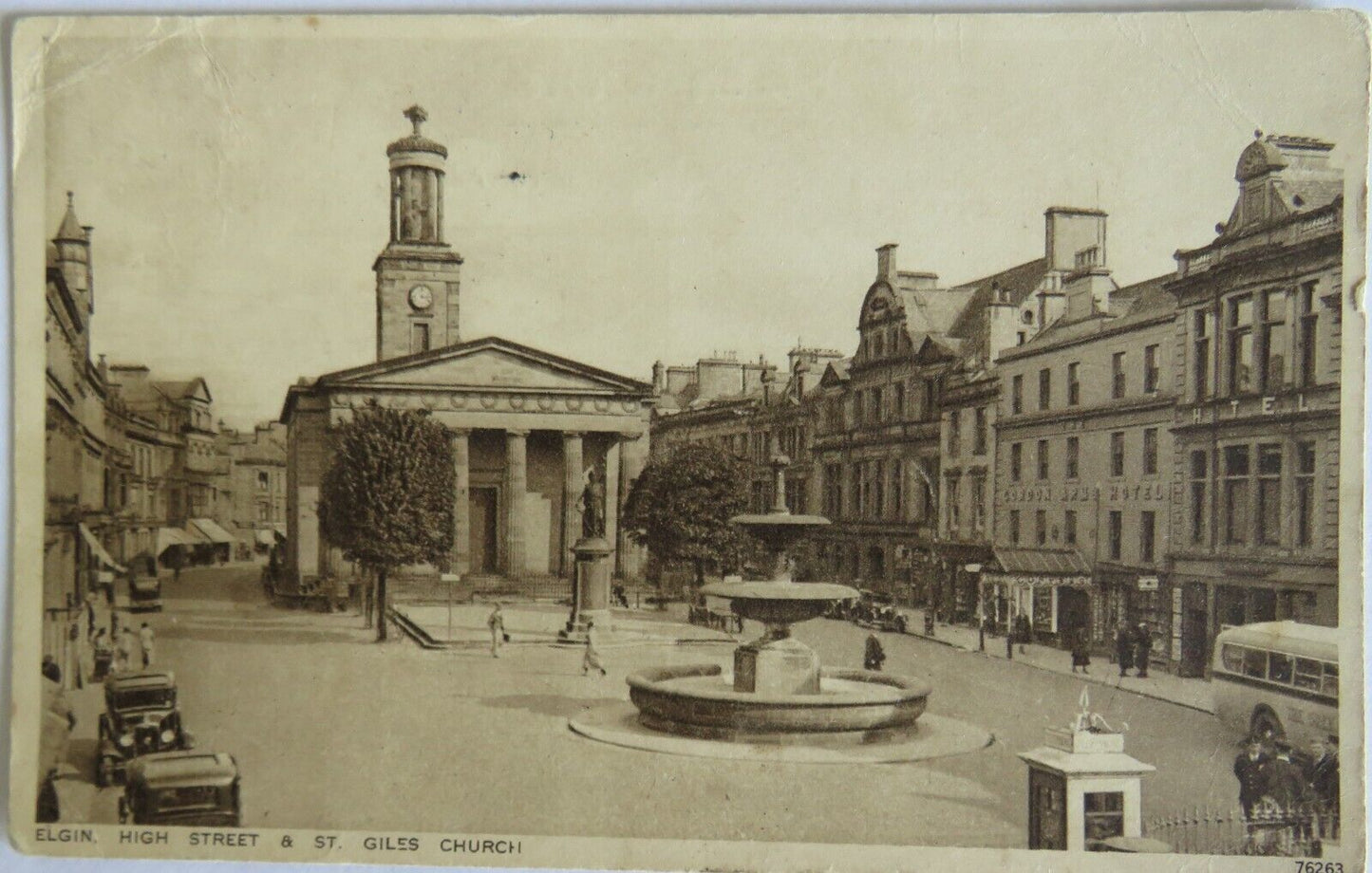 Old Postcard Of Elgin High Street & St Giles Church - Ref : 1001