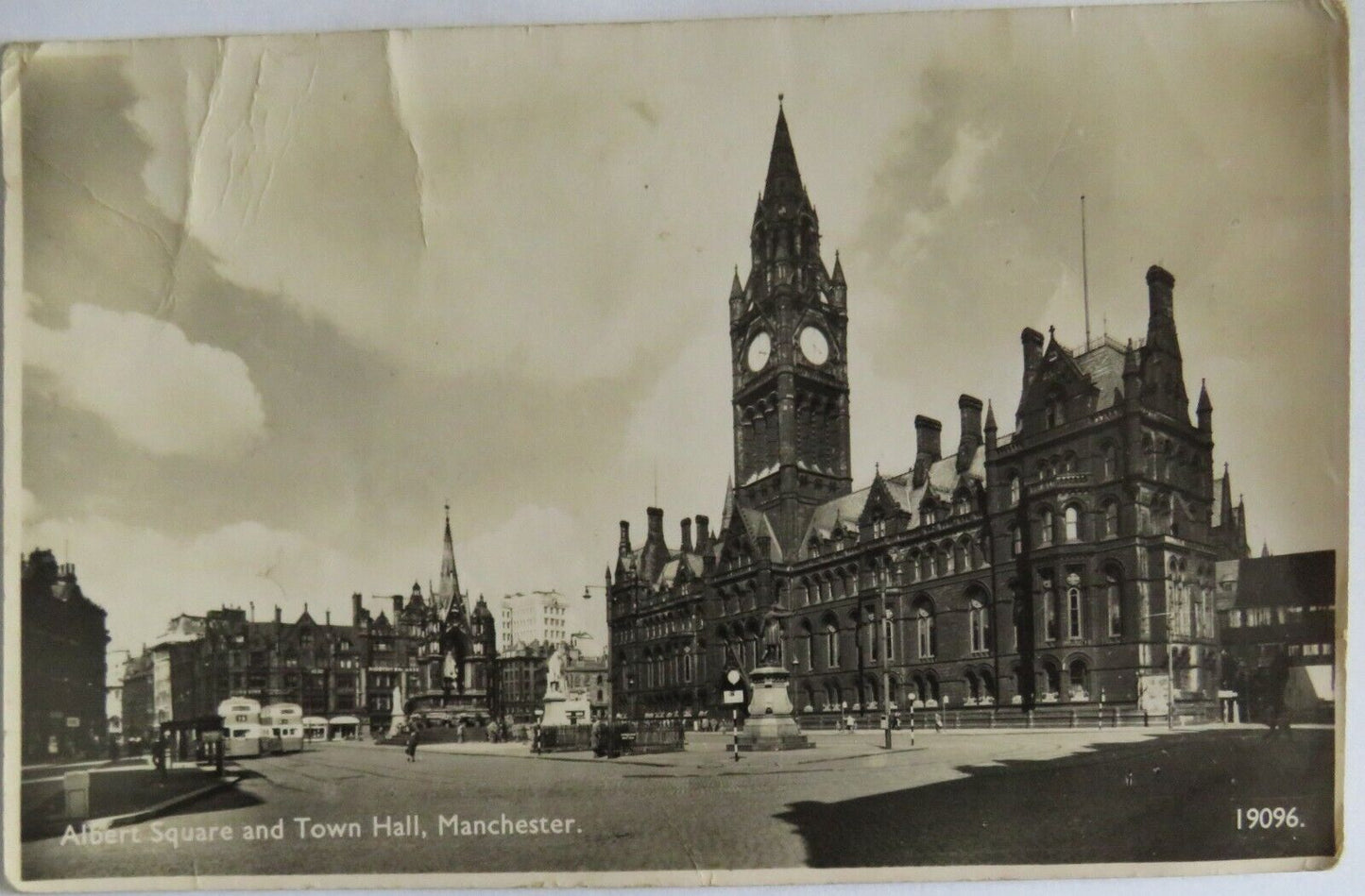 Old Postcard of Albert Square and Town Hall, Manchester 1952 - Ref : 1020