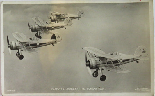 Old Postcard Of Gloster Aircraft In Formation - Ref : 1014.