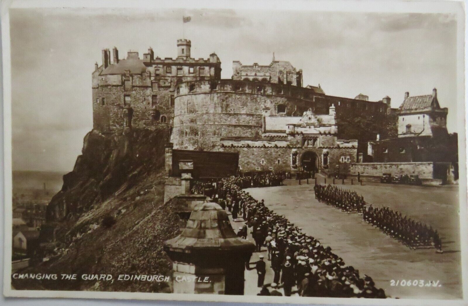 Old Postcard of Changing the Guard, Edinburgh Castle - Ref : 1032