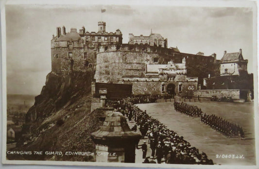 Old Postcard of Changing the Guard, Edinburgh Castle - Ref : 1032