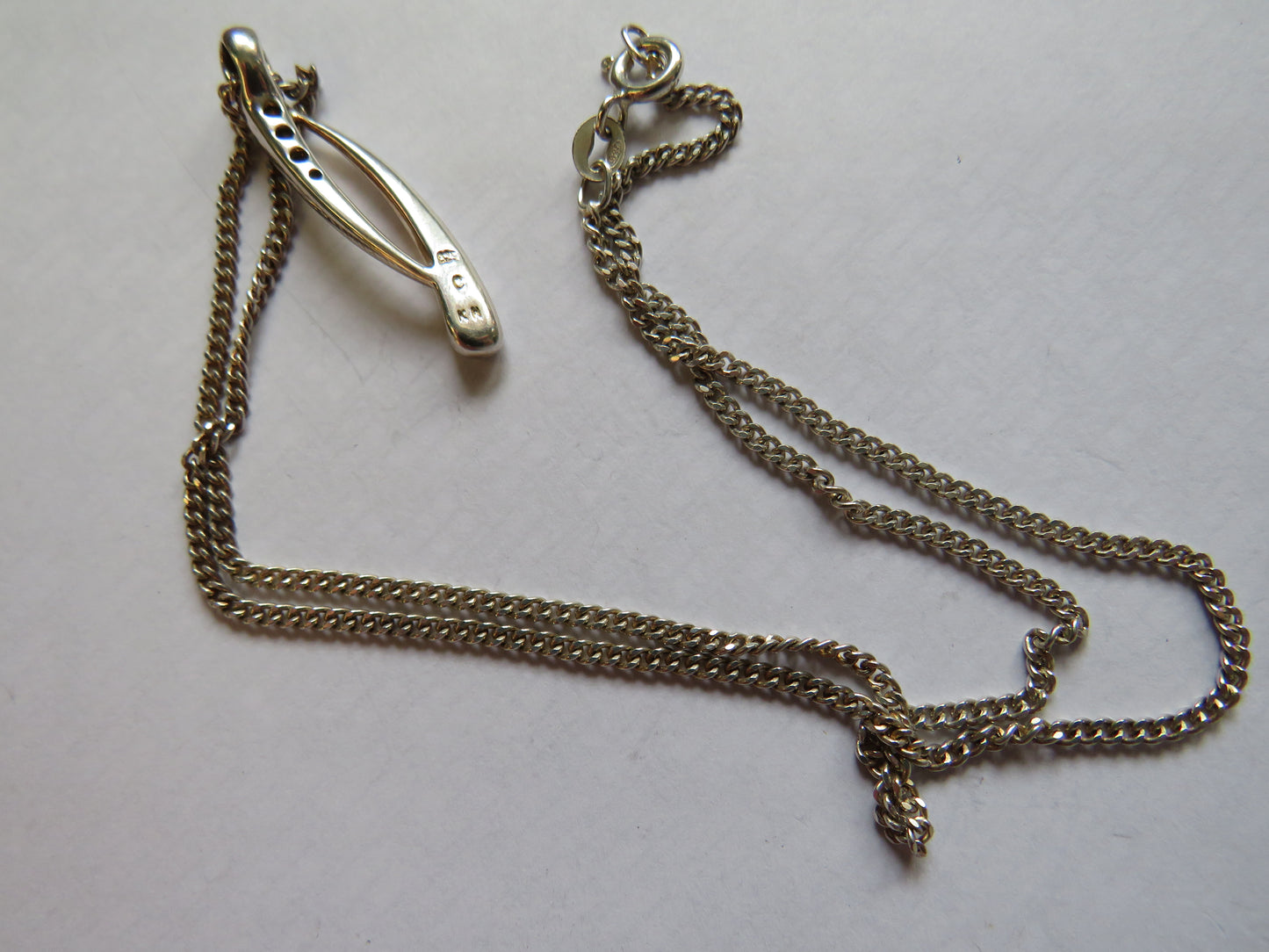 Stylish Ladies Sterling Silver Necklace & Pendant By Kit Heath