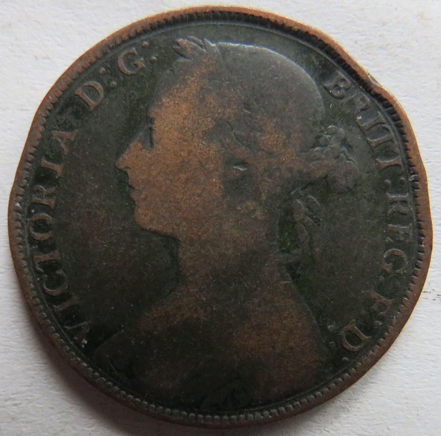 1882-H Queen Victoria Bun Head One Penny Coin - Great Britain