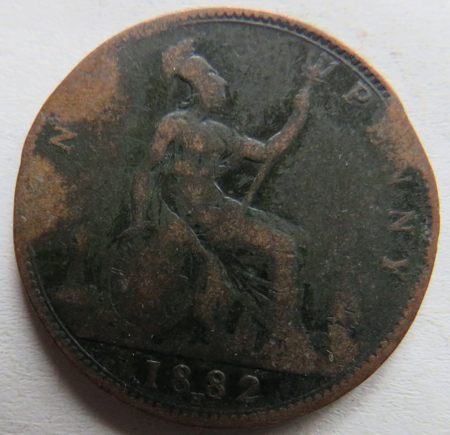 1882-H Queen Victoria Bun Head One Penny Coin - Great Britain