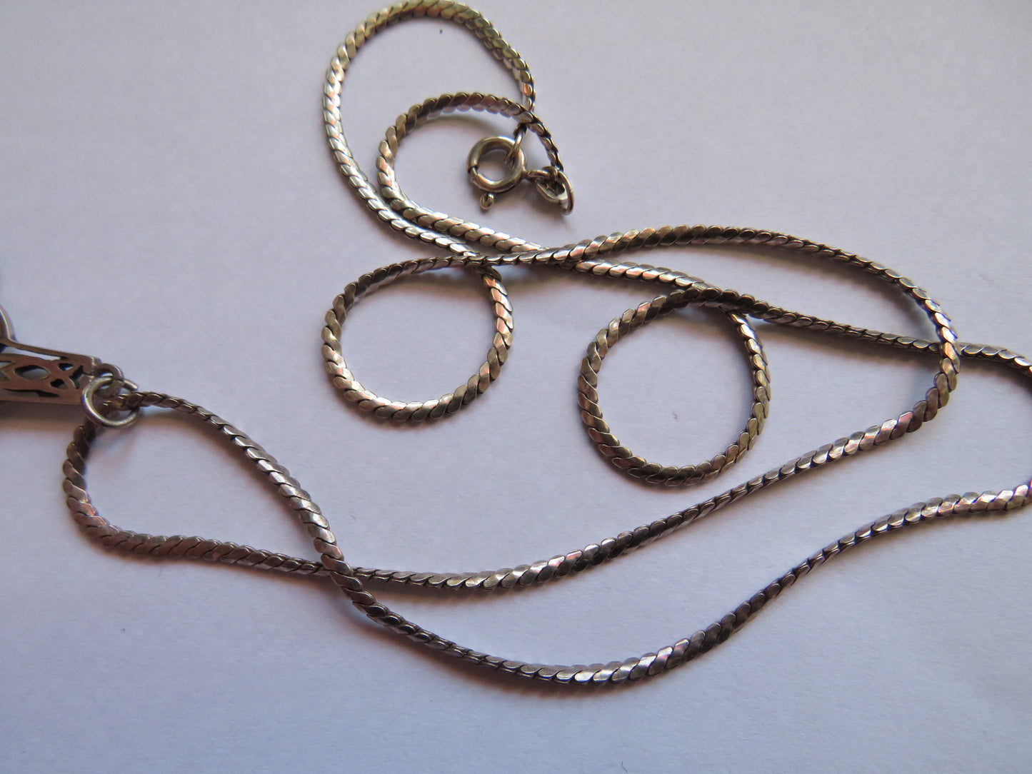 A Good Quality Sterling Silver Celtic Cross Pendant & Necklace