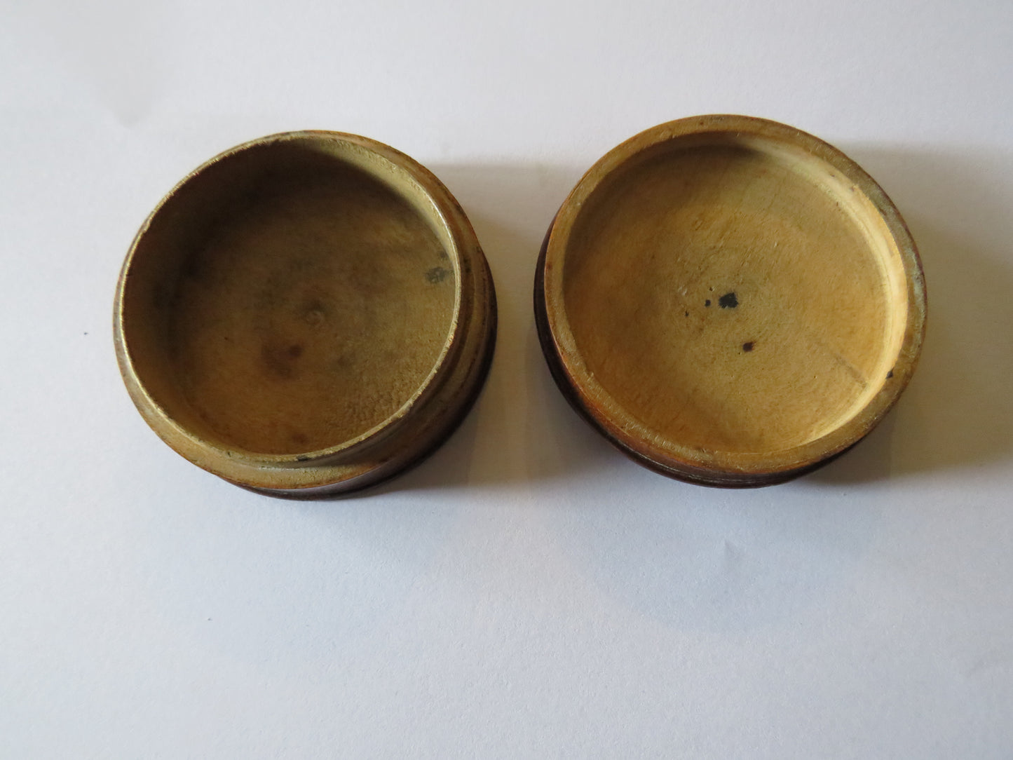 Antique Mauchline Fern Ware Pill / Trinket Box