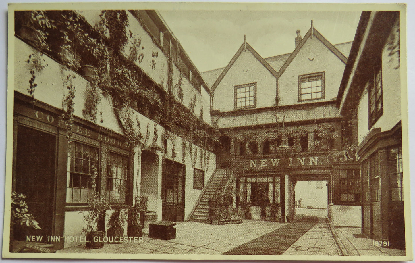 Vintage Postcard of New Inn Hotel, Gloucester