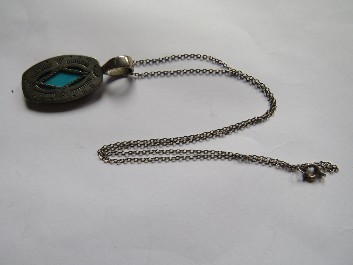 Vintage Ladies Sterling Silver & Turquoise Pendant & Necklace