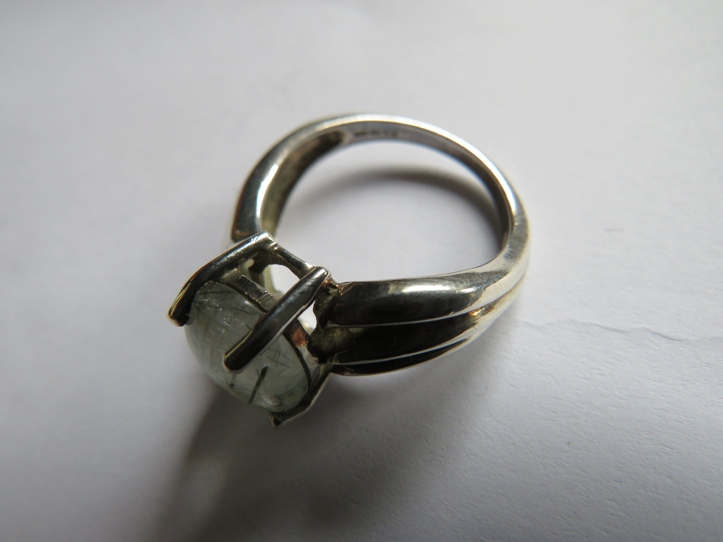 A Good Quality Ladies Sterling Silver & Moss Agate Ring - UK Size N