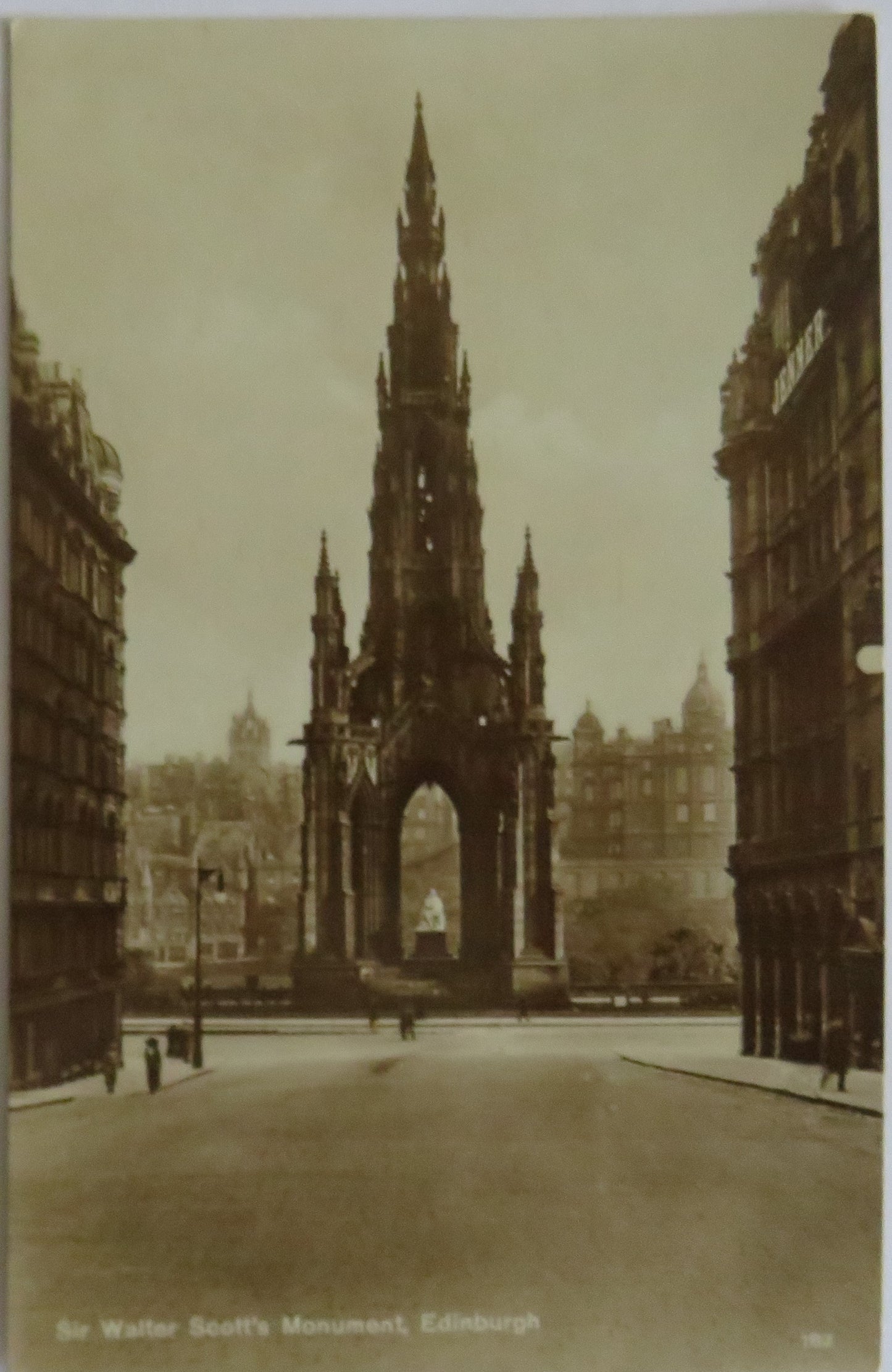 Vintage Postcard Of Sir Walter Scott's Monument, Edinburgh