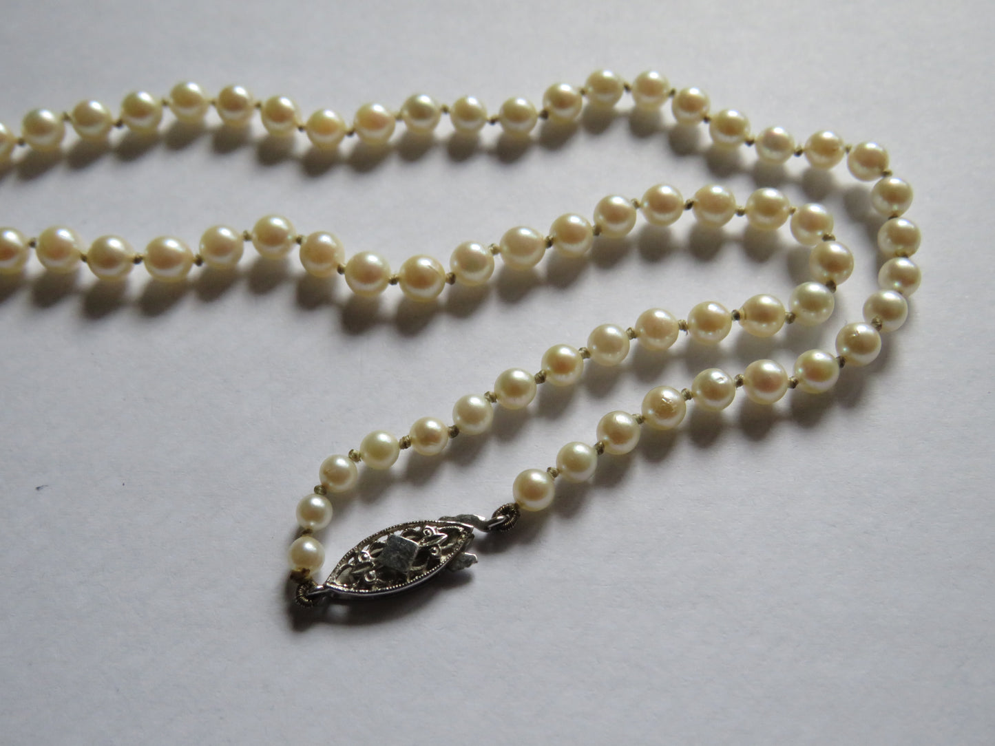 A Quality Ladies Graduated Cultured Pearl Necklace With 9ct White Gold Clasp