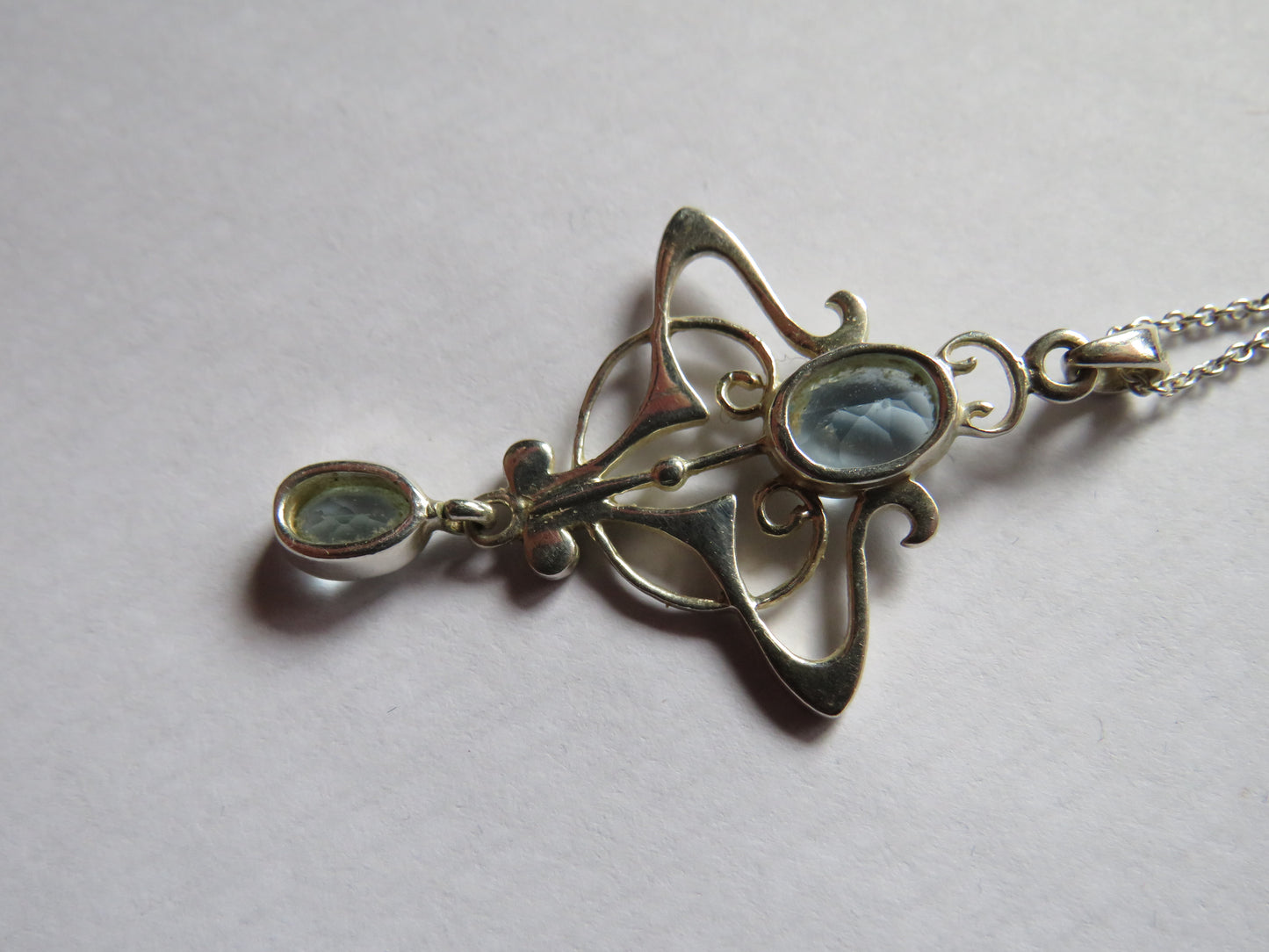 A Nice Quality Ladies Silver Pendant & Necklace In the Art Nouveau Style