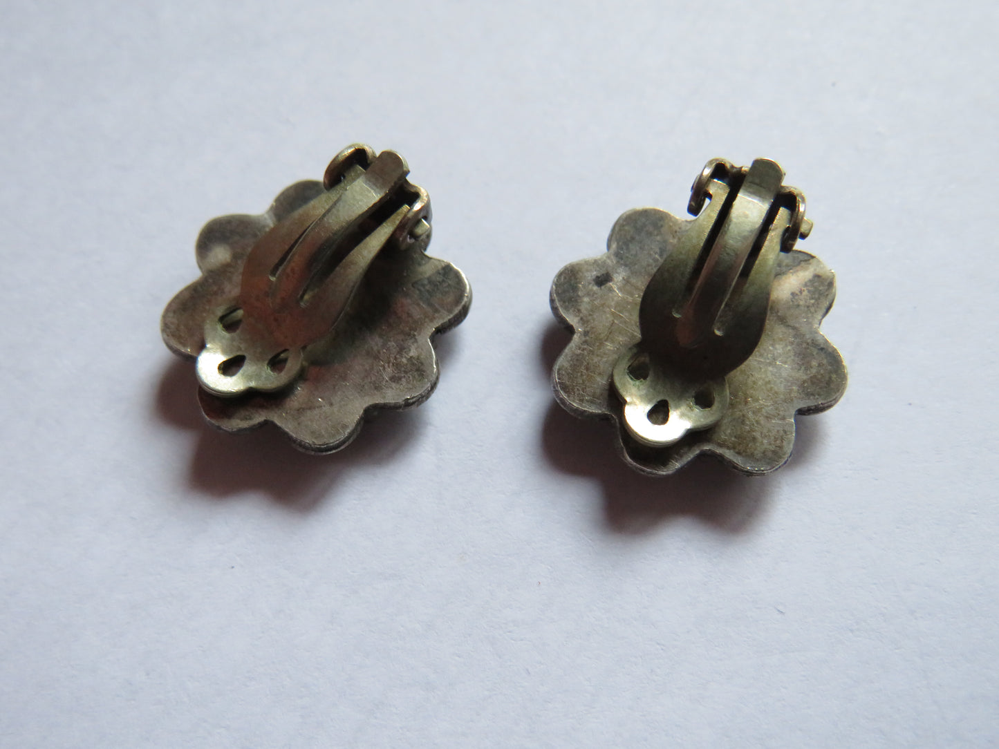 Vintage White Metal & Turquoise Clip On Earrings