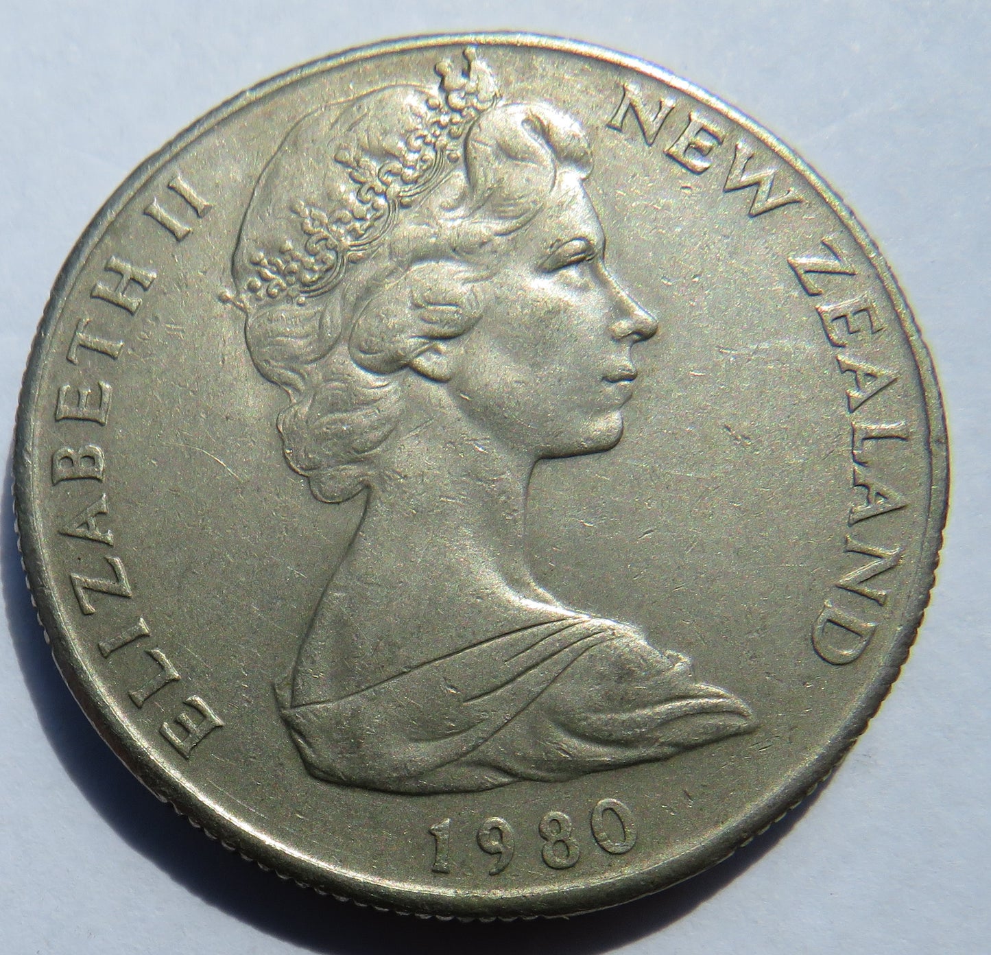 1980 Queen Elizabeth II New Zealand 50 Cents Coin