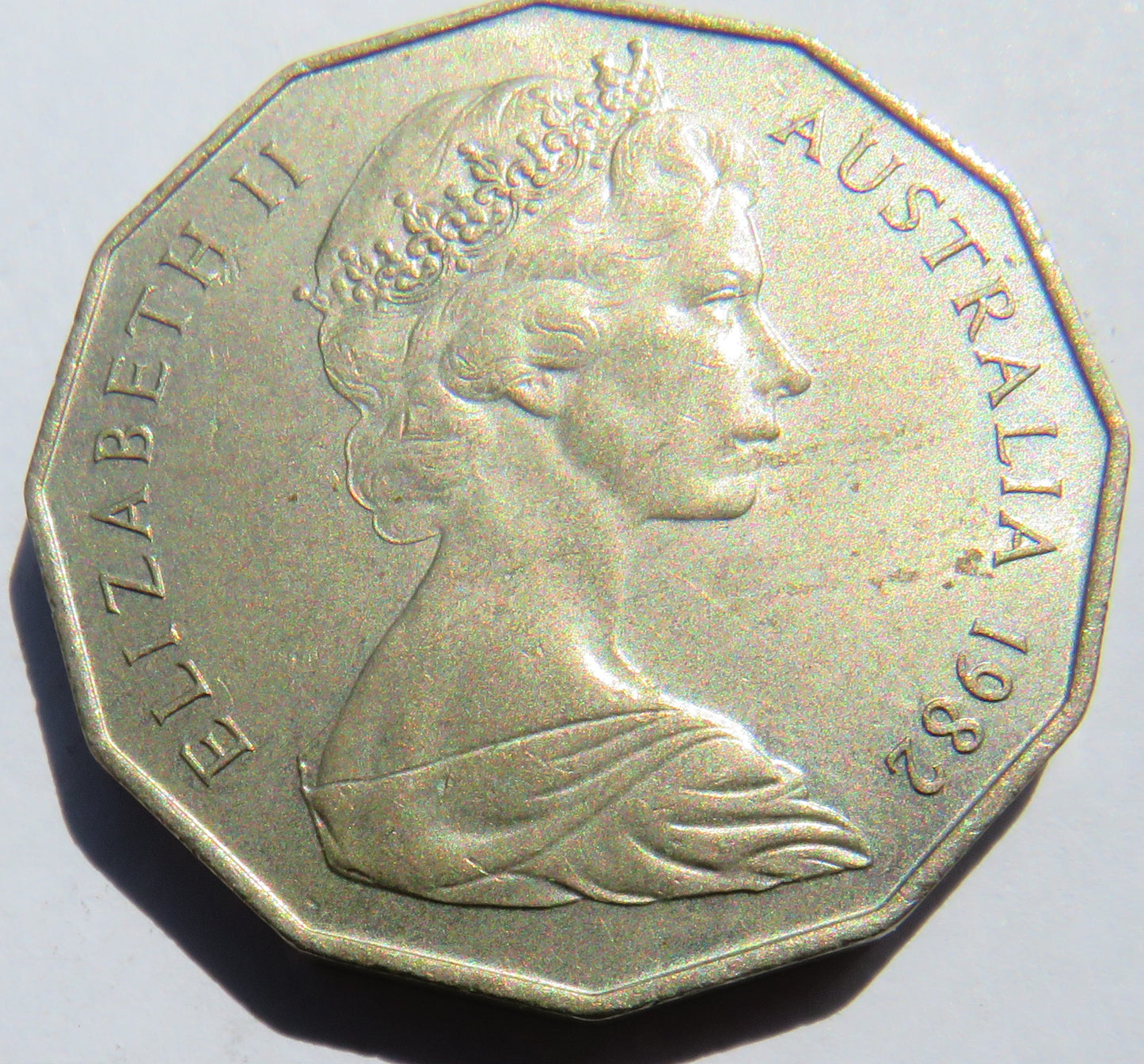 1982 Queen Elizabeth II Australia 50 Cents Coin Brisbane Commonwealth Games