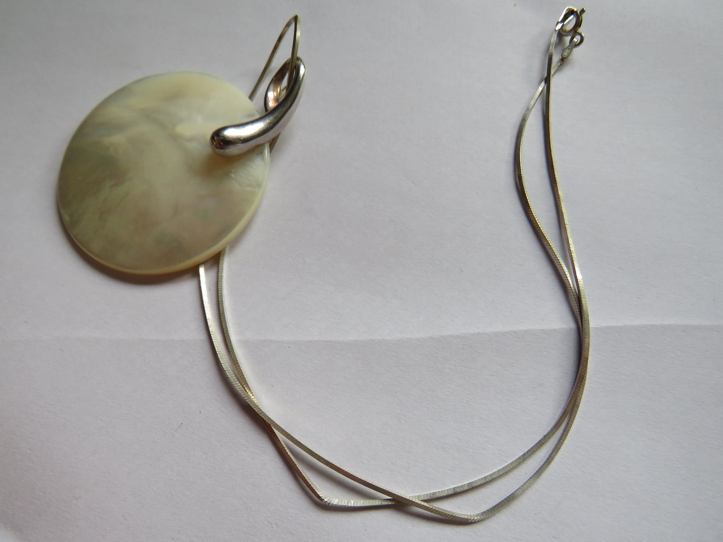 Ladies Sterling Silver & Mother if Pearl Pendant & Necklace