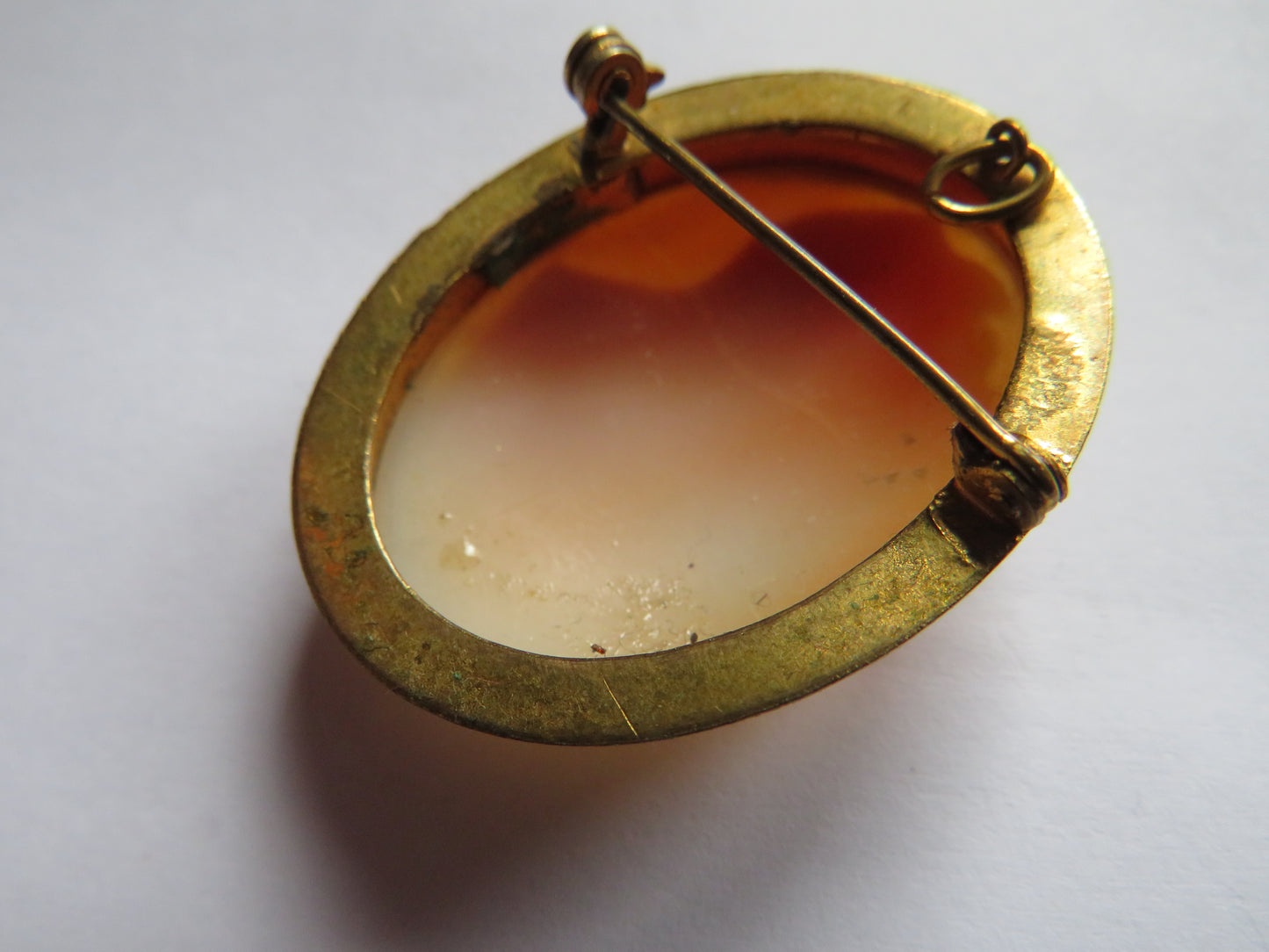 Vintage Ladies Yellow Metal Carved Cameo Brooch