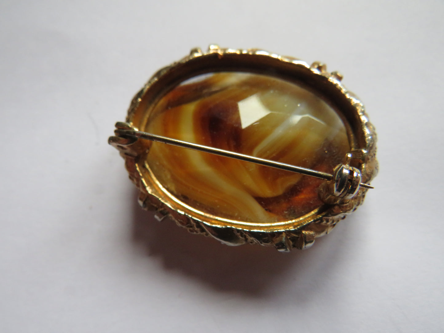Vintage Ladies Costume Jewellery Glass Centred Brooch