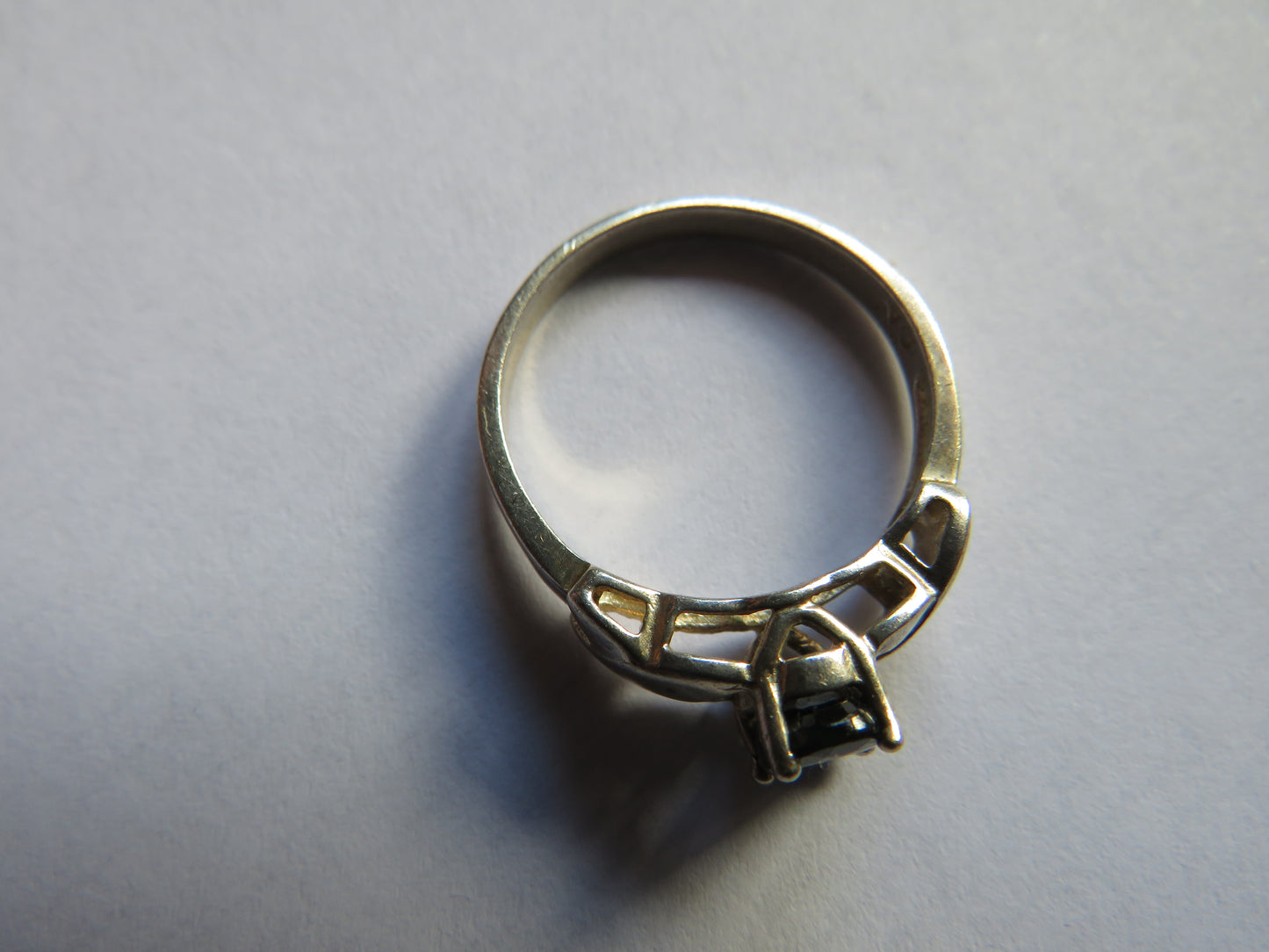 Stylish Ladies Sterling Silver & Blue Stone Ring UK Size P & 1/2