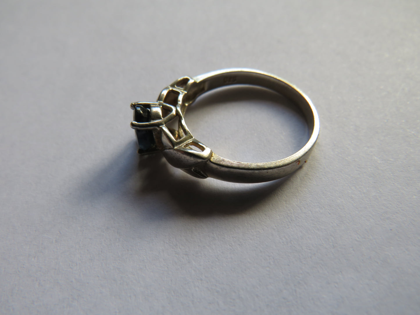Stylish Ladies Sterling Silver & Blue Stone Ring UK Size P & 1/2