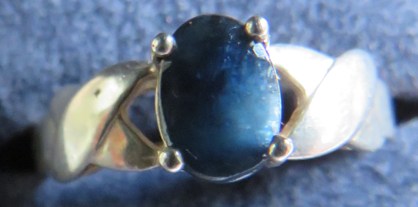 Stylish Ladies Sterling Silver & Blue Stone Ring UK Size P & 1/2