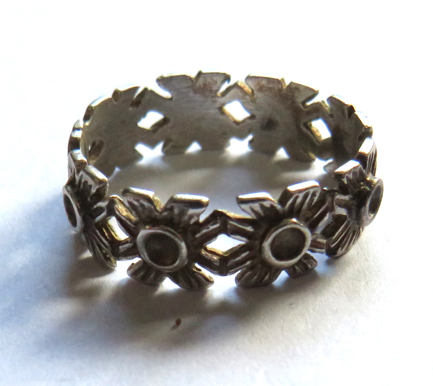 Ladies Silver Floral Style Ring UK Size N