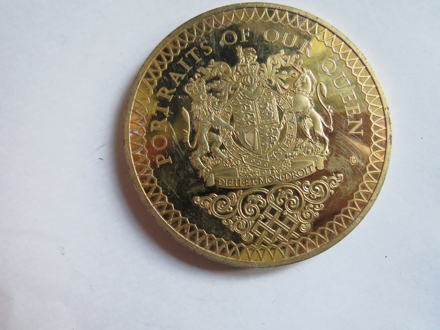 Large Coin Commemorating 1953 Coronation of HM Queen Elizabeth II Portraits of Our Queen