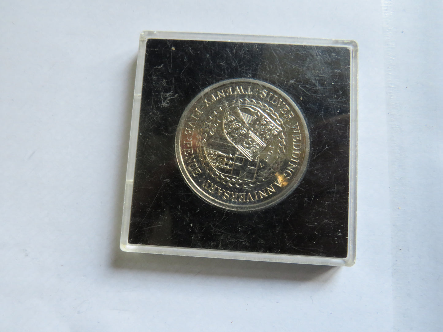 1972 Isle of Man One Crown Cased Coin Silver Wedding Anniversary