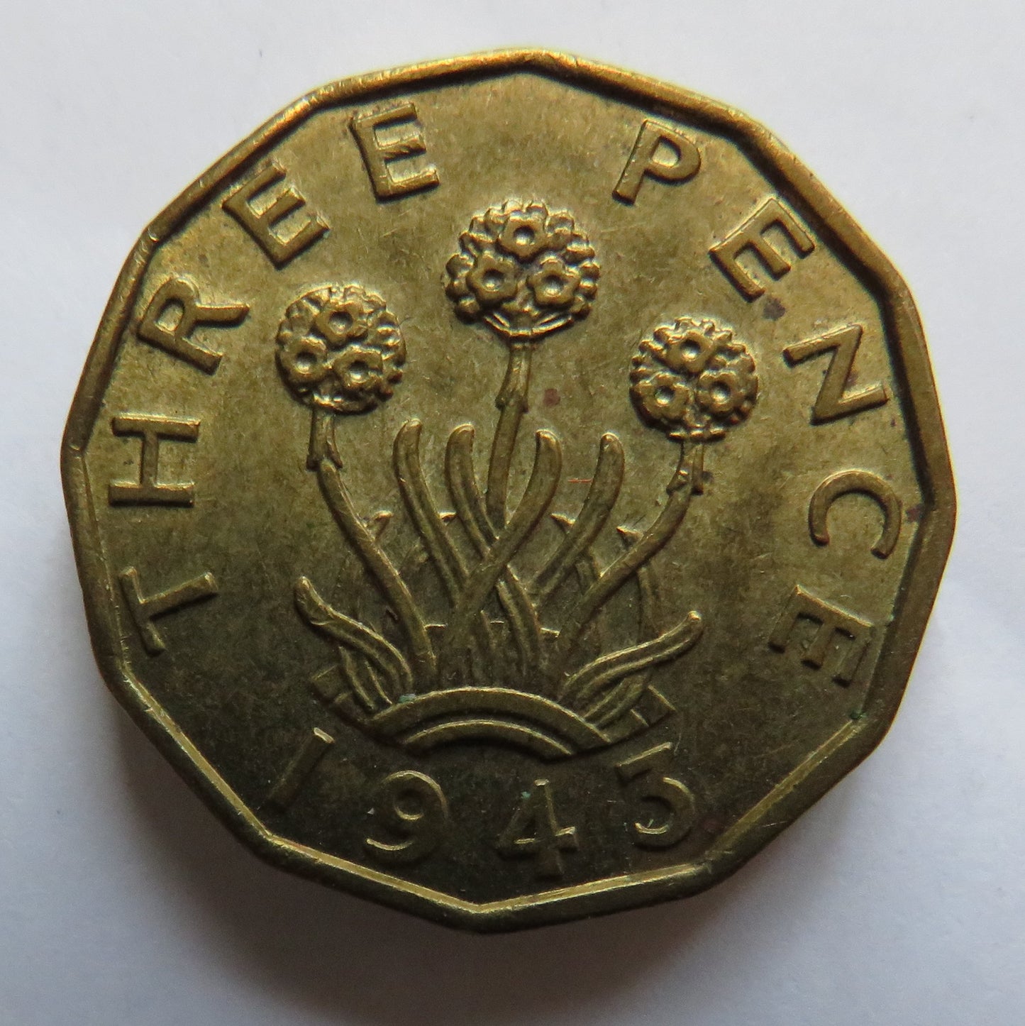 1943 King George VI Brass Threepence Coin In High Grade - Great Britain