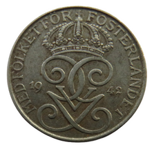 Load image into Gallery viewer, 1942 Sweden 5 Ore Coin
