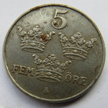 Load image into Gallery viewer, 1942 Sweden 5 Ore Coin

