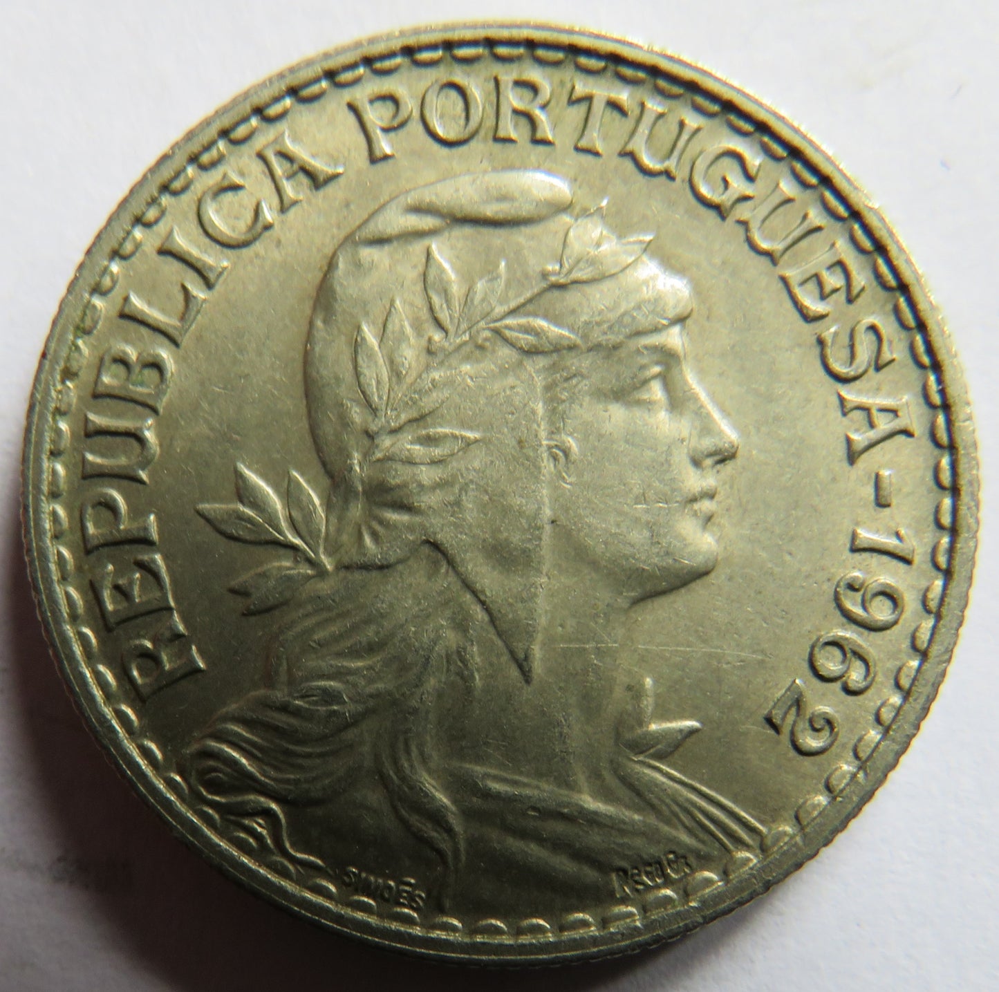 1962 Portugal One Escudo Coin
