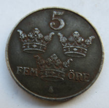 Load image into Gallery viewer, 1948 Sweden 5 Ore Coin
