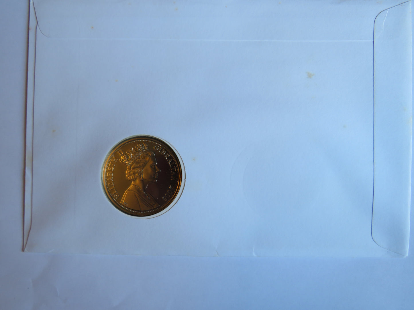 2005 Gibraltar One Crown Coin & Stamp Cover Queen Elizabeth 80th Birthday