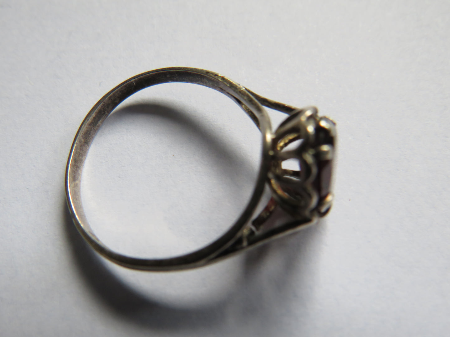 Nice Vintage Sterling Silver & Red Stone Ladies Ring Size T