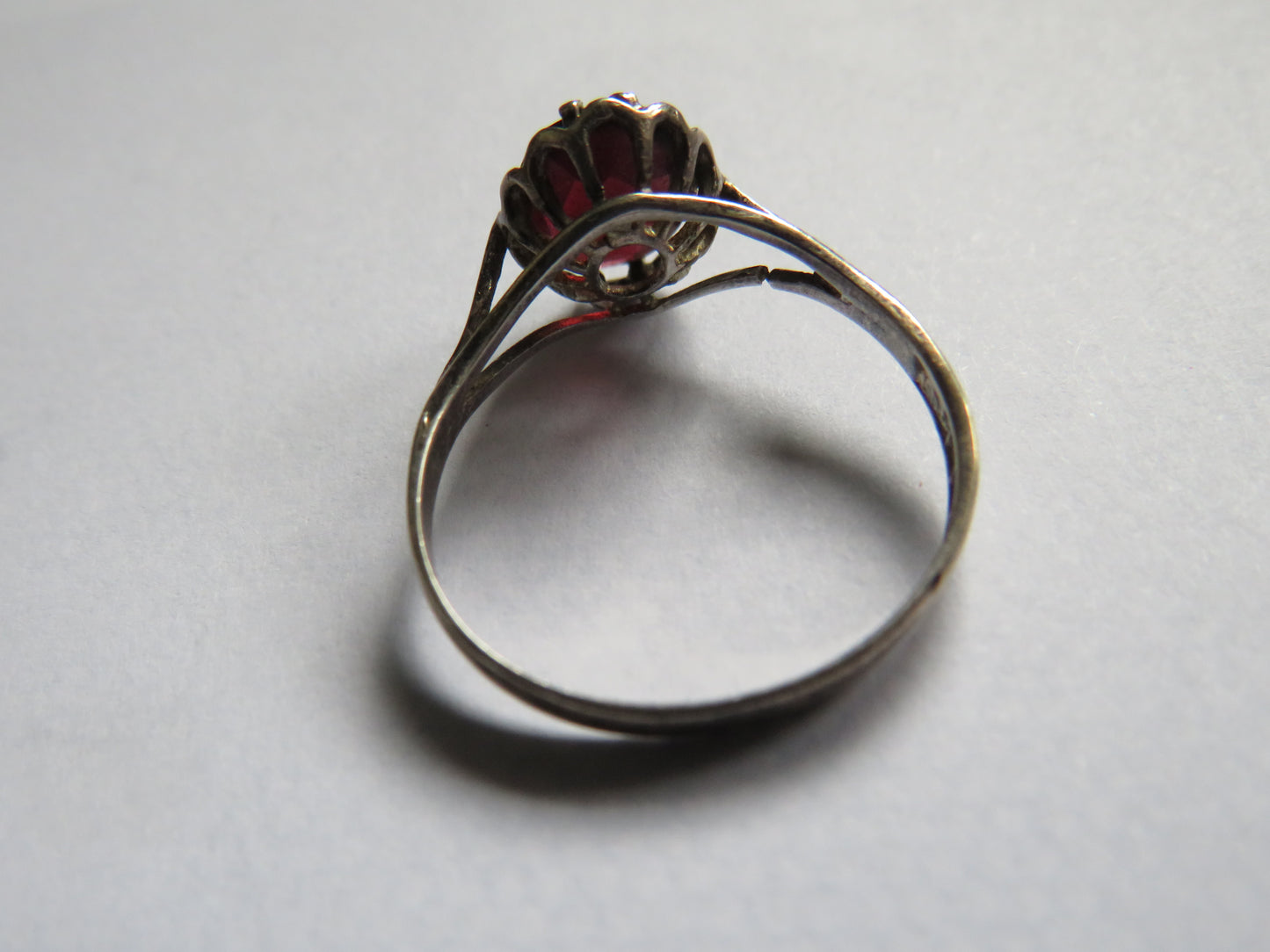 Nice Vintage Sterling Silver & Red Stone Ladies Ring Size T