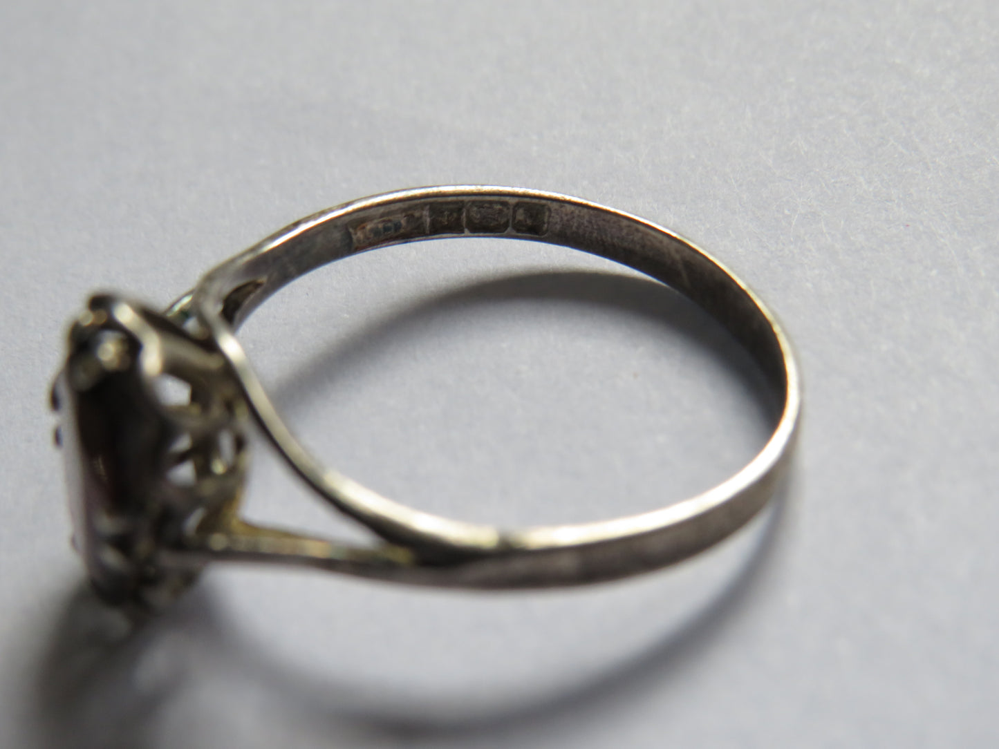 Nice Vintage Sterling Silver & Red Stone Ladies Ring Size T