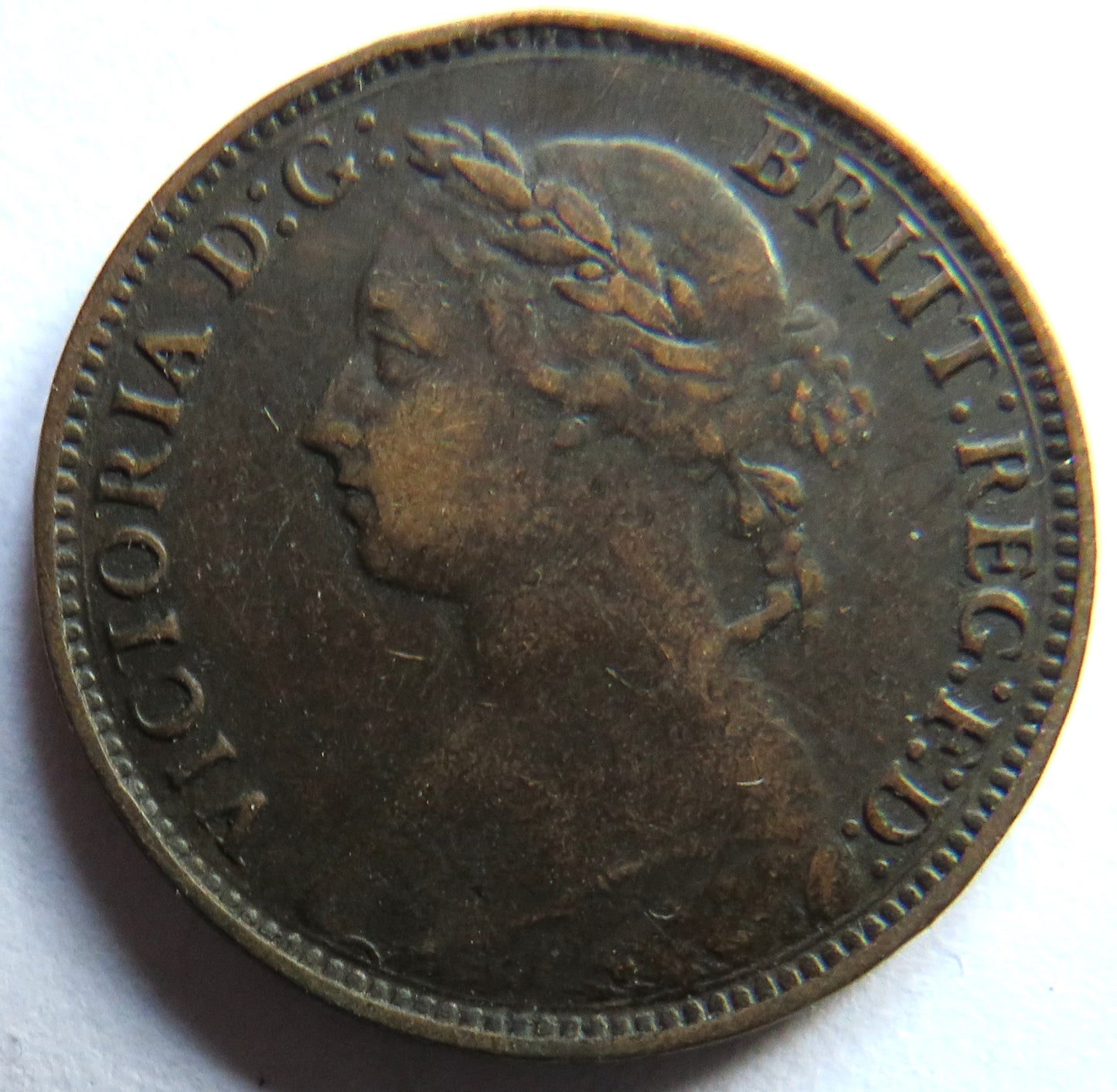 1886 Queen Victoria Bun Head Farthing Coin - Great Britain
