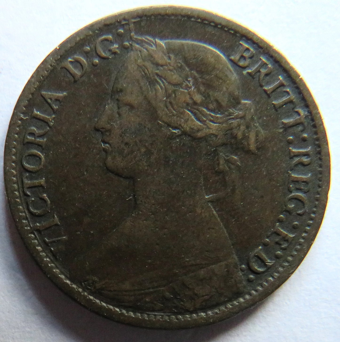 1865 Queen Victoria Bun Head Farthing Coin - Great Britain