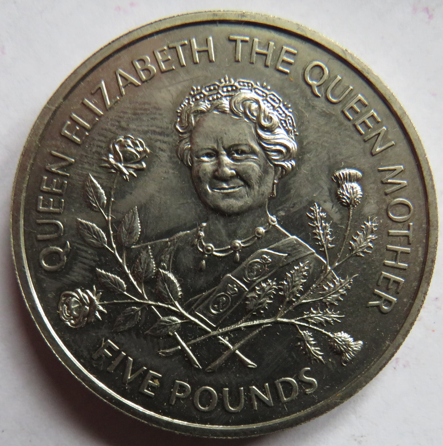 1995 Guernsey £5 Coin Queen Elizabeth The Queen Mother