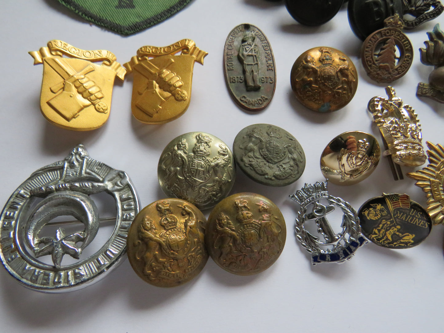 A Good Collection of Vintage - Modern Militaria Inc Cap Badges, Buttons etc