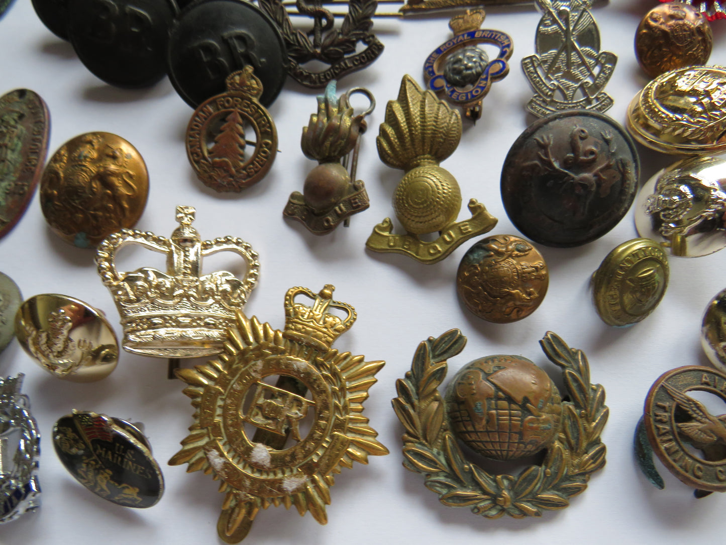 A Good Collection of Vintage - Modern Militaria Inc Cap Badges, Buttons etc