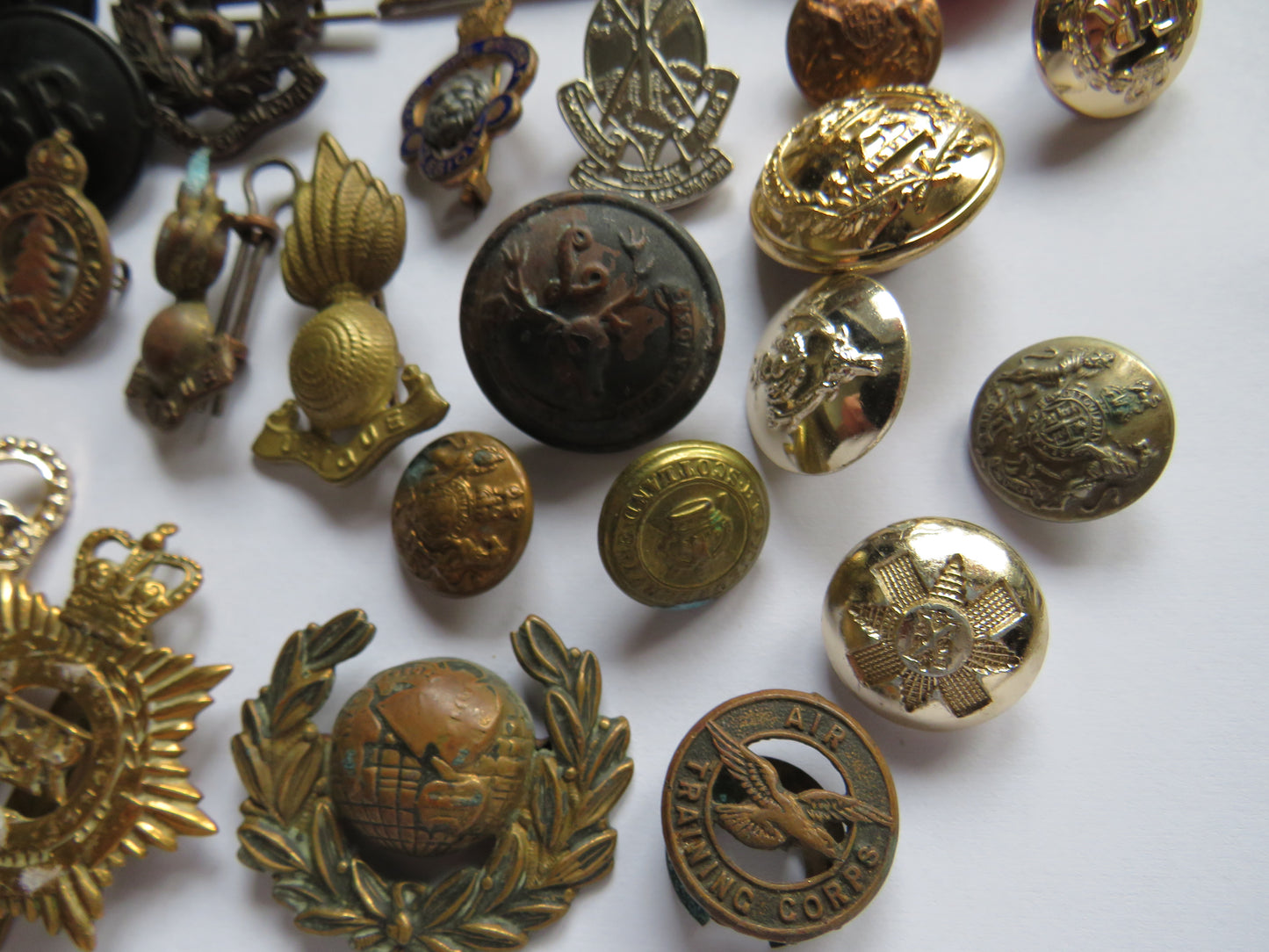A Good Collection of Vintage - Modern Militaria Inc Cap Badges, Buttons etc