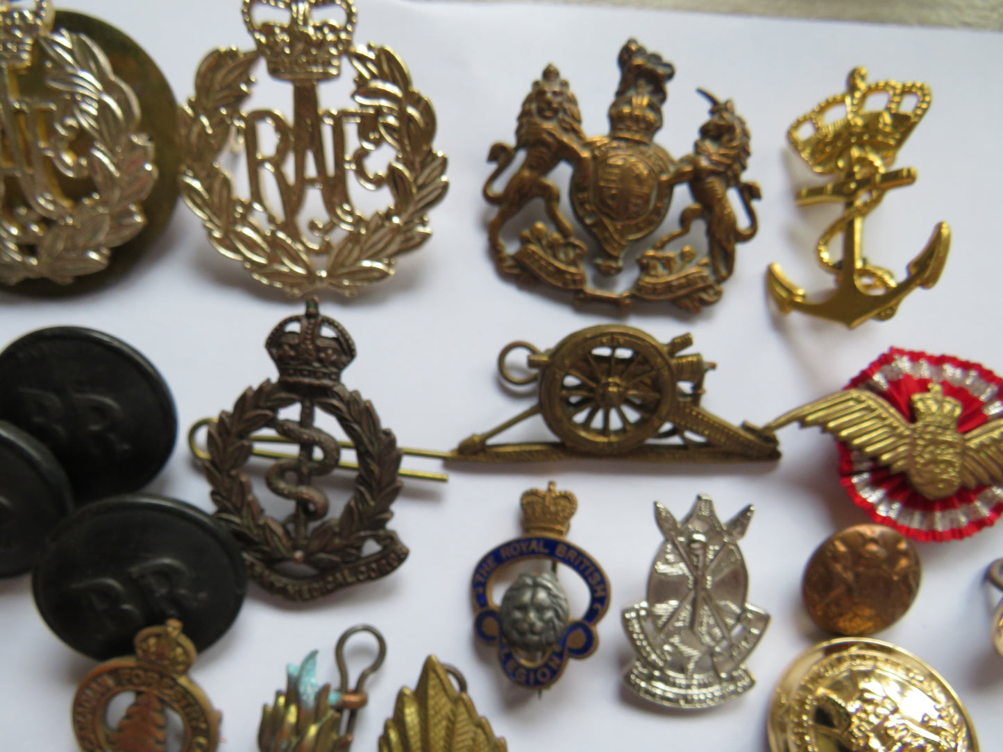 A Good Collection of Vintage - Modern Militaria Inc Cap Badges, Buttons etc