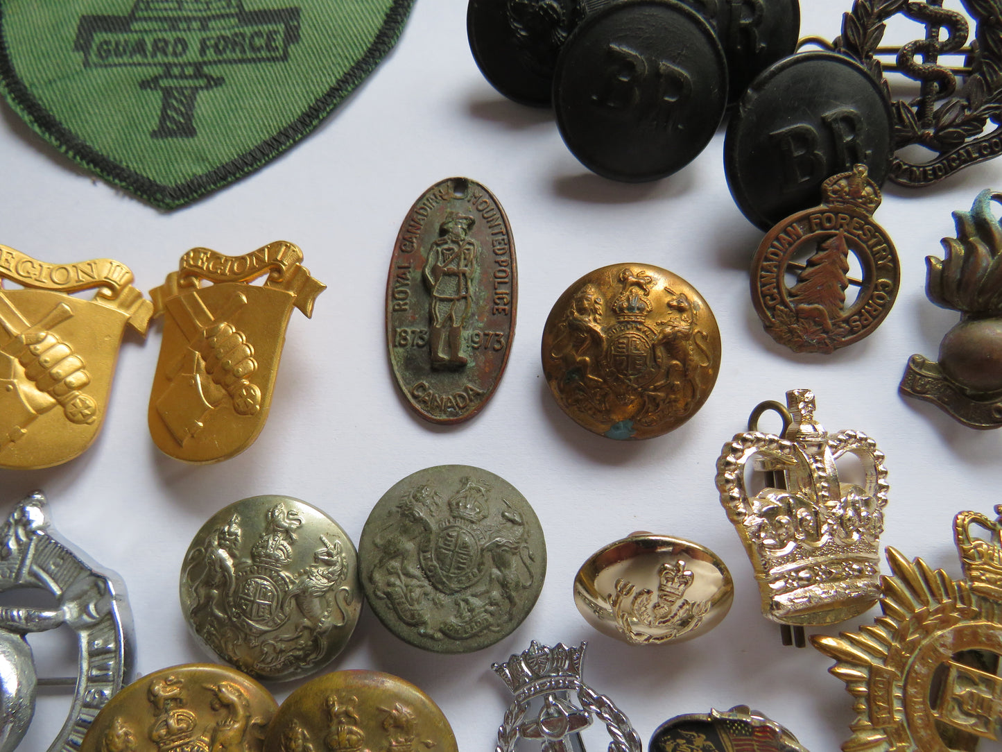 A Good Collection of Vintage - Modern Militaria Inc Cap Badges, Buttons etc