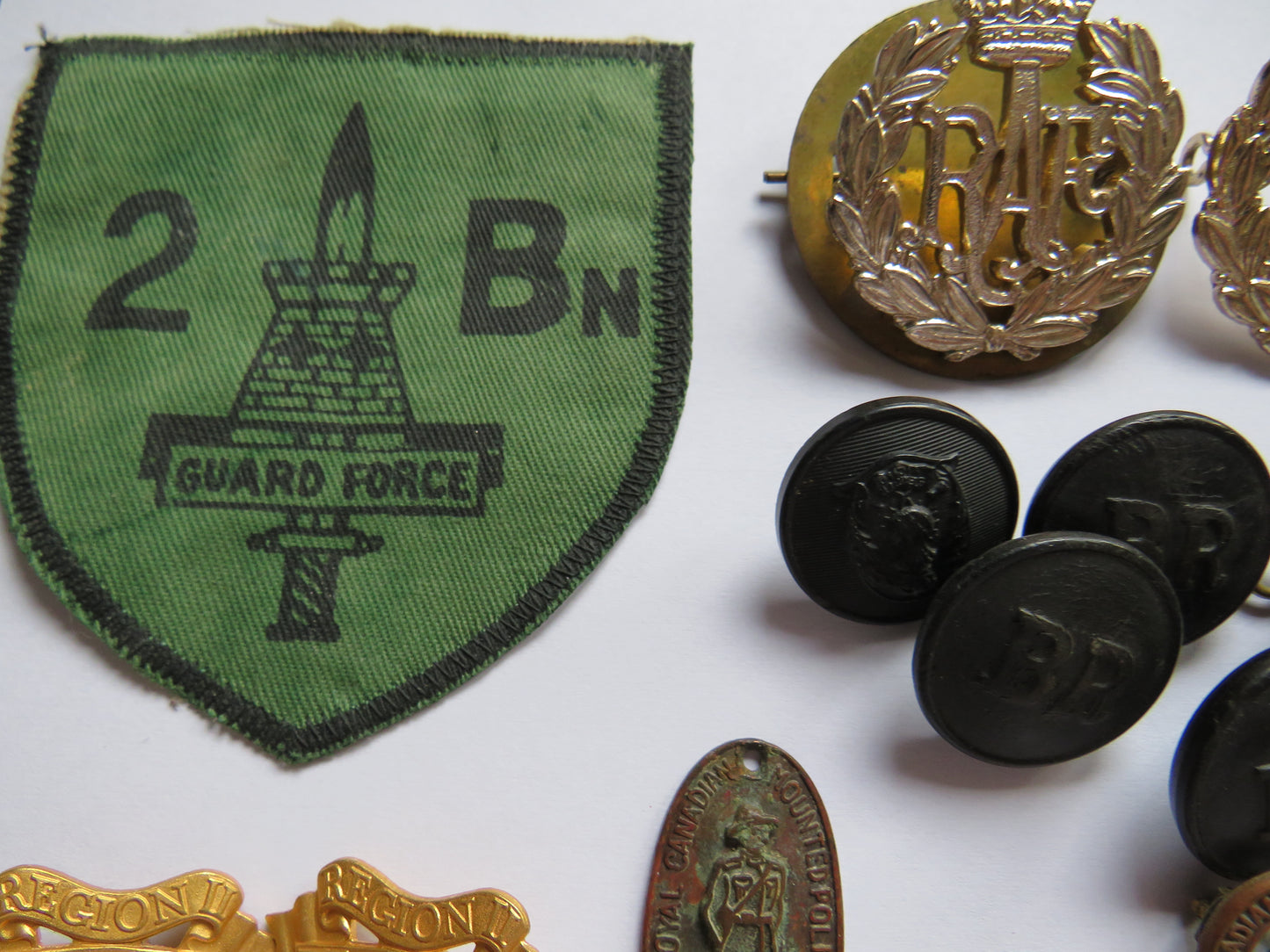 A Good Collection of Vintage - Modern Militaria Inc Cap Badges, Buttons etc