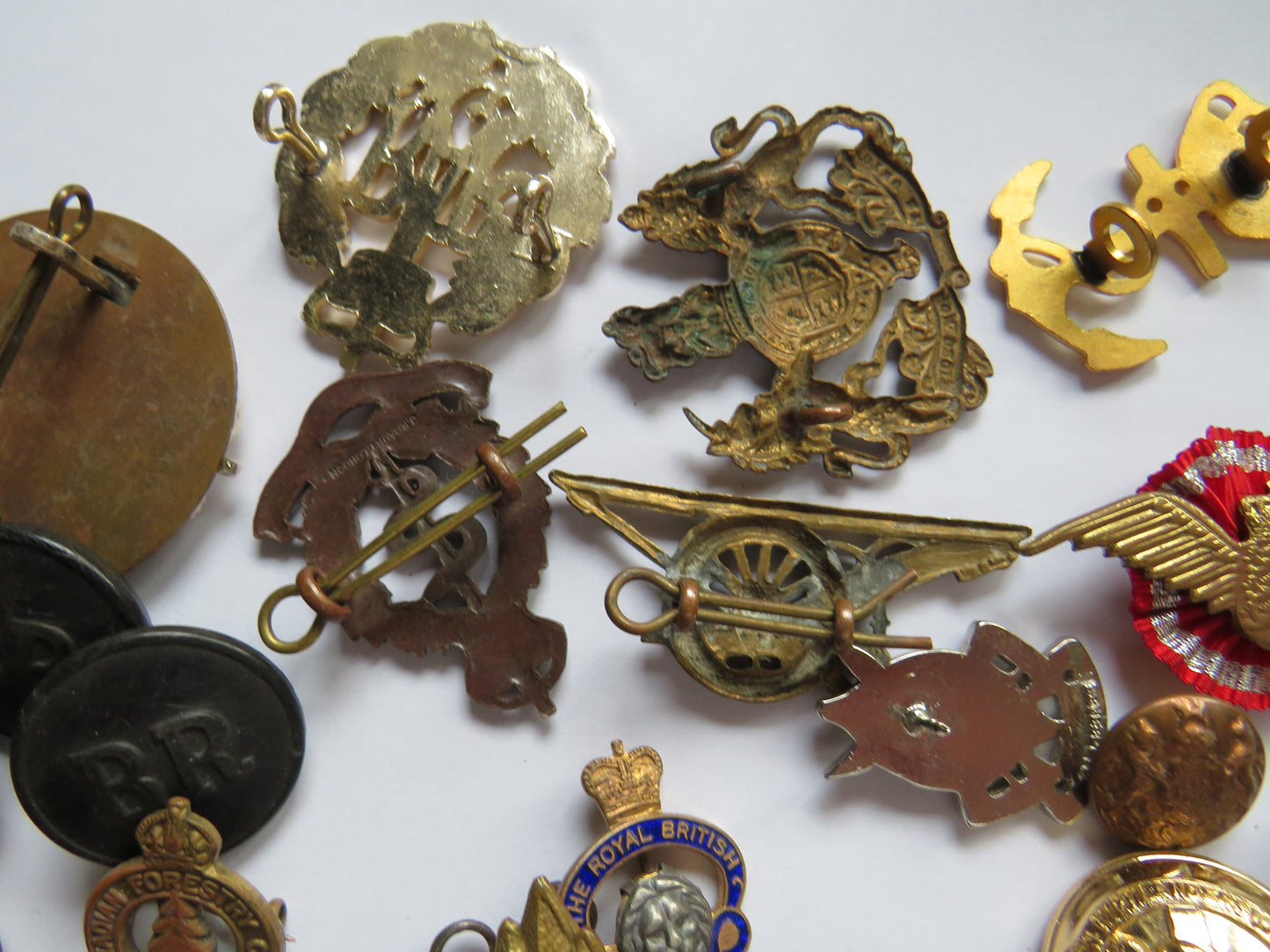 A Good Collection of Vintage - Modern Militaria Inc Cap Badges, Buttons etc